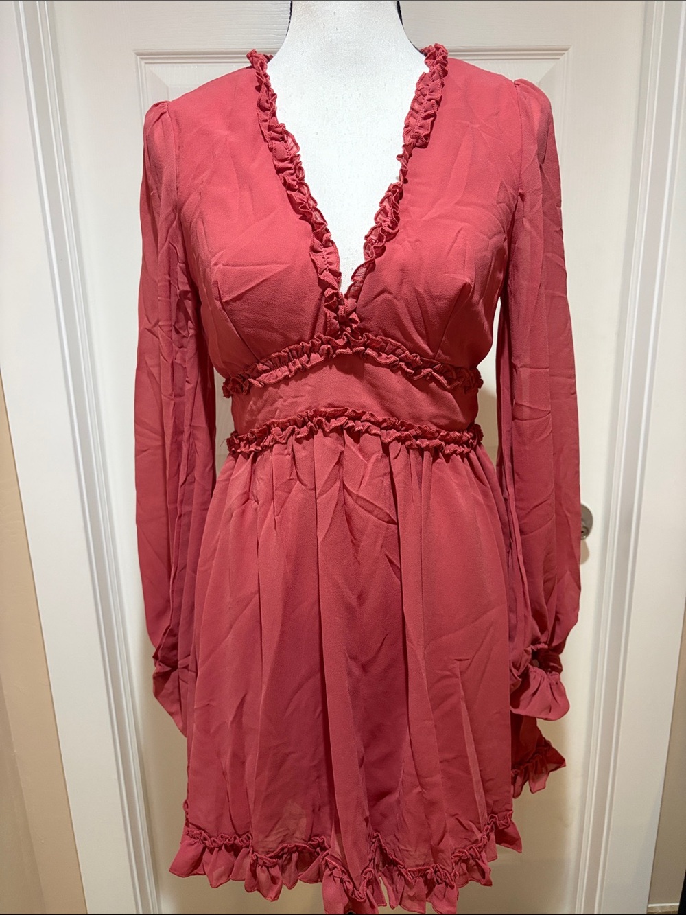 Women's Ruffled V-Neck Long Sleeve Dress - Mauve